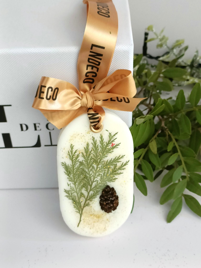 Pine Needle Scented Wax Hanger
