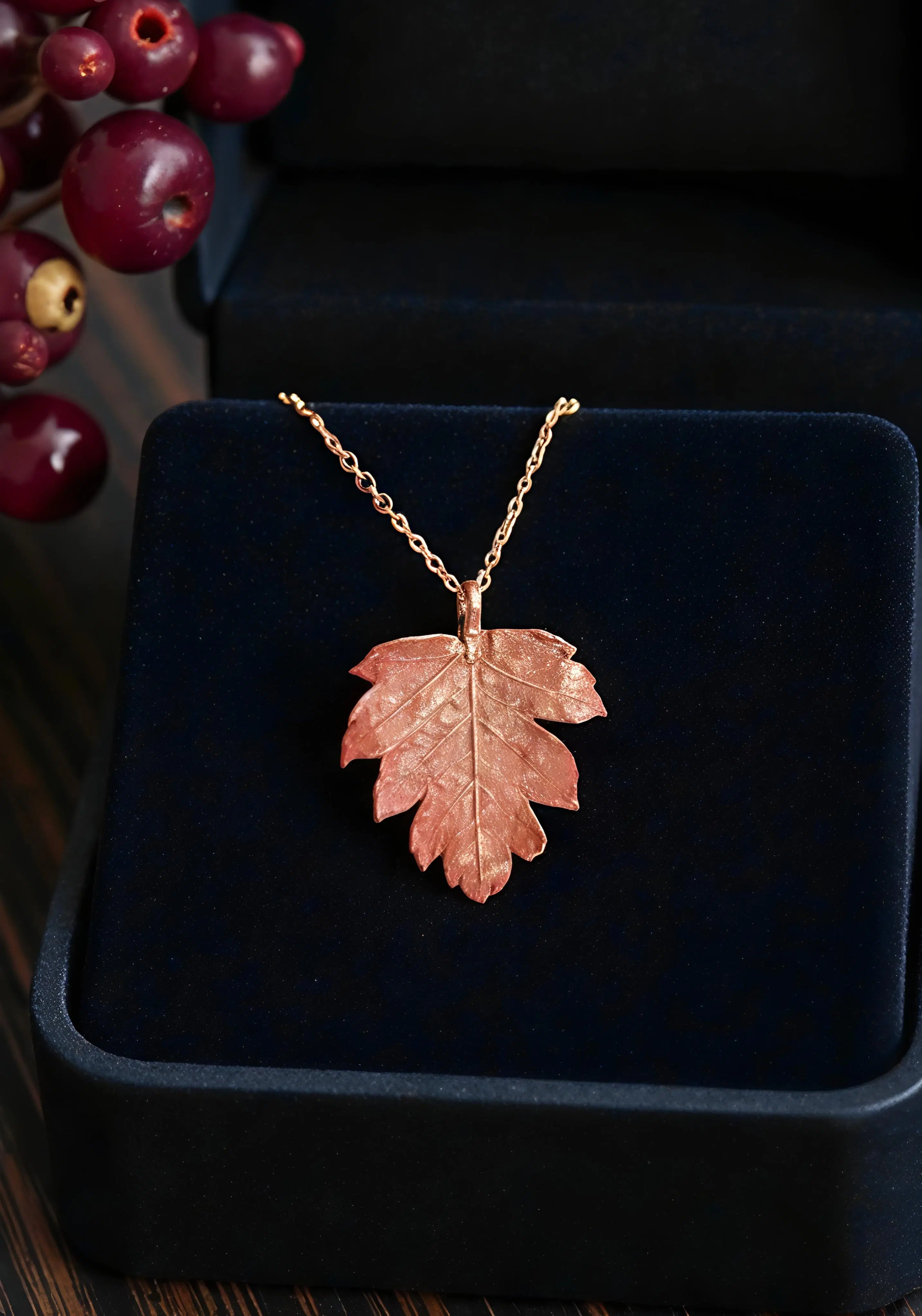 Buy wholesale Hawthorn Leaf Pendant