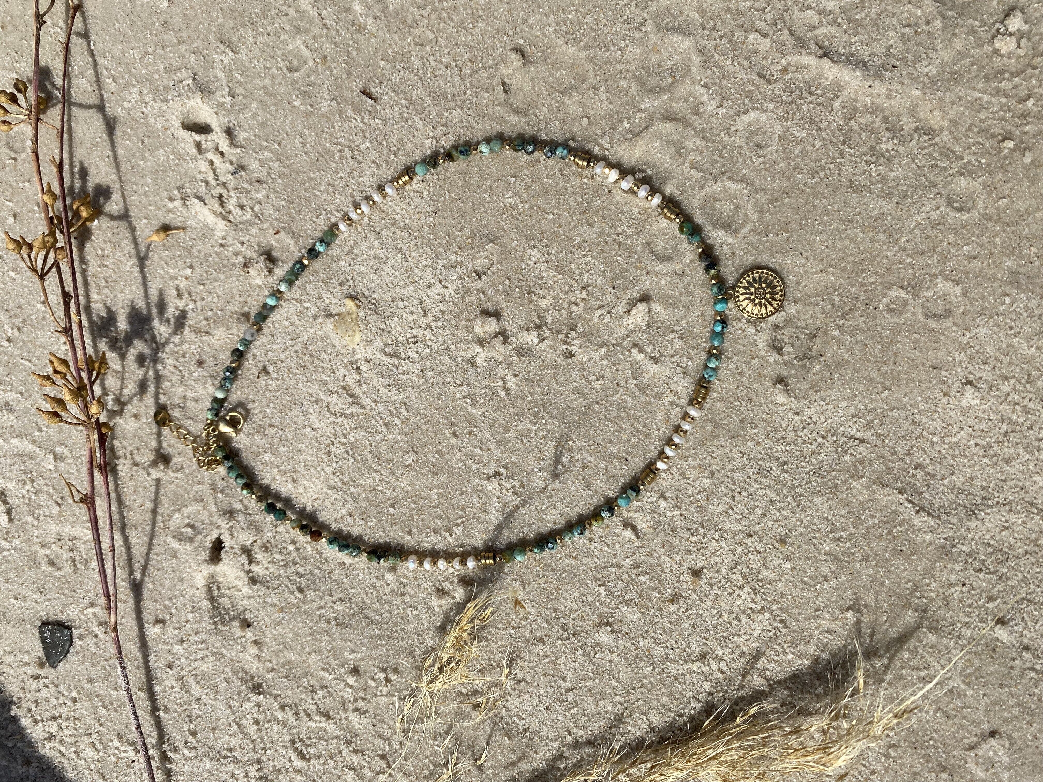 Collar de perlas verdes