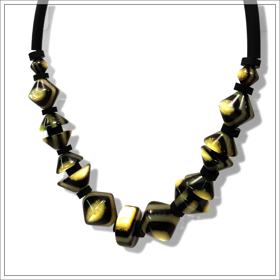 KYZYL | Collier ras-d-cou [perles en résine]