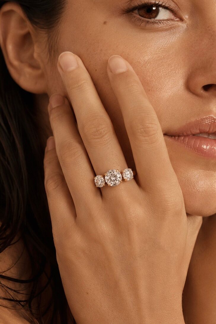 Bague trio de zircons ronds en acier inoxydable 424AQ396