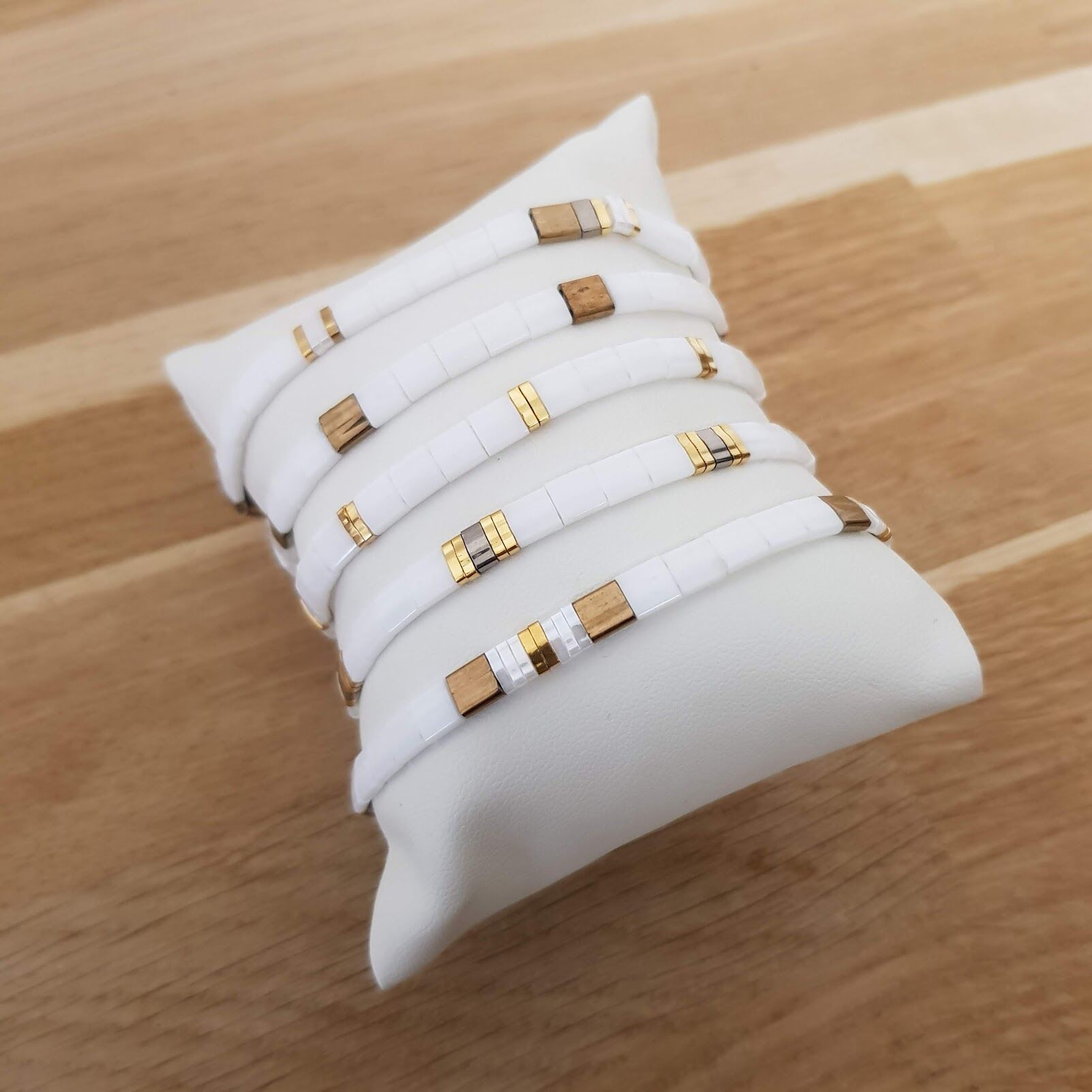 5 bracelets - Blanc et doré - Eté - TILA