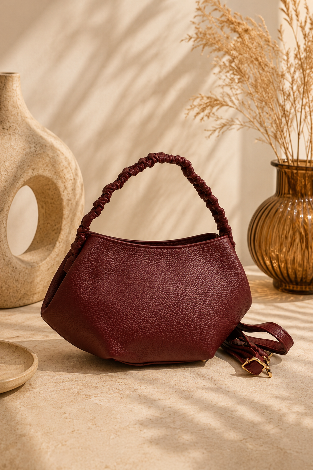 Echtledertasche mit gerafftem Henkel