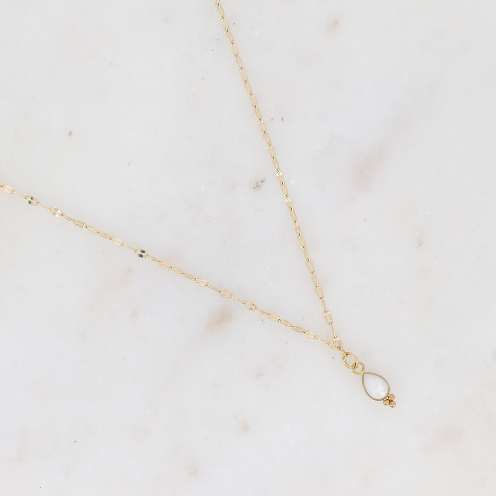 Necklace with teardrop-shaped pendant in natural stone