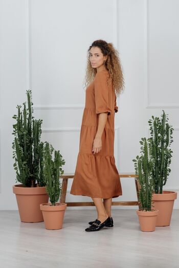 Une robe midi à volants 2