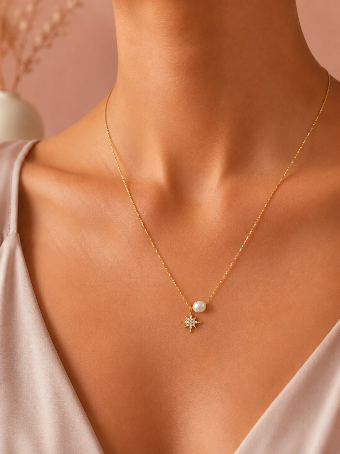 Collier perle d'eau douce et étoile pavée de strass
