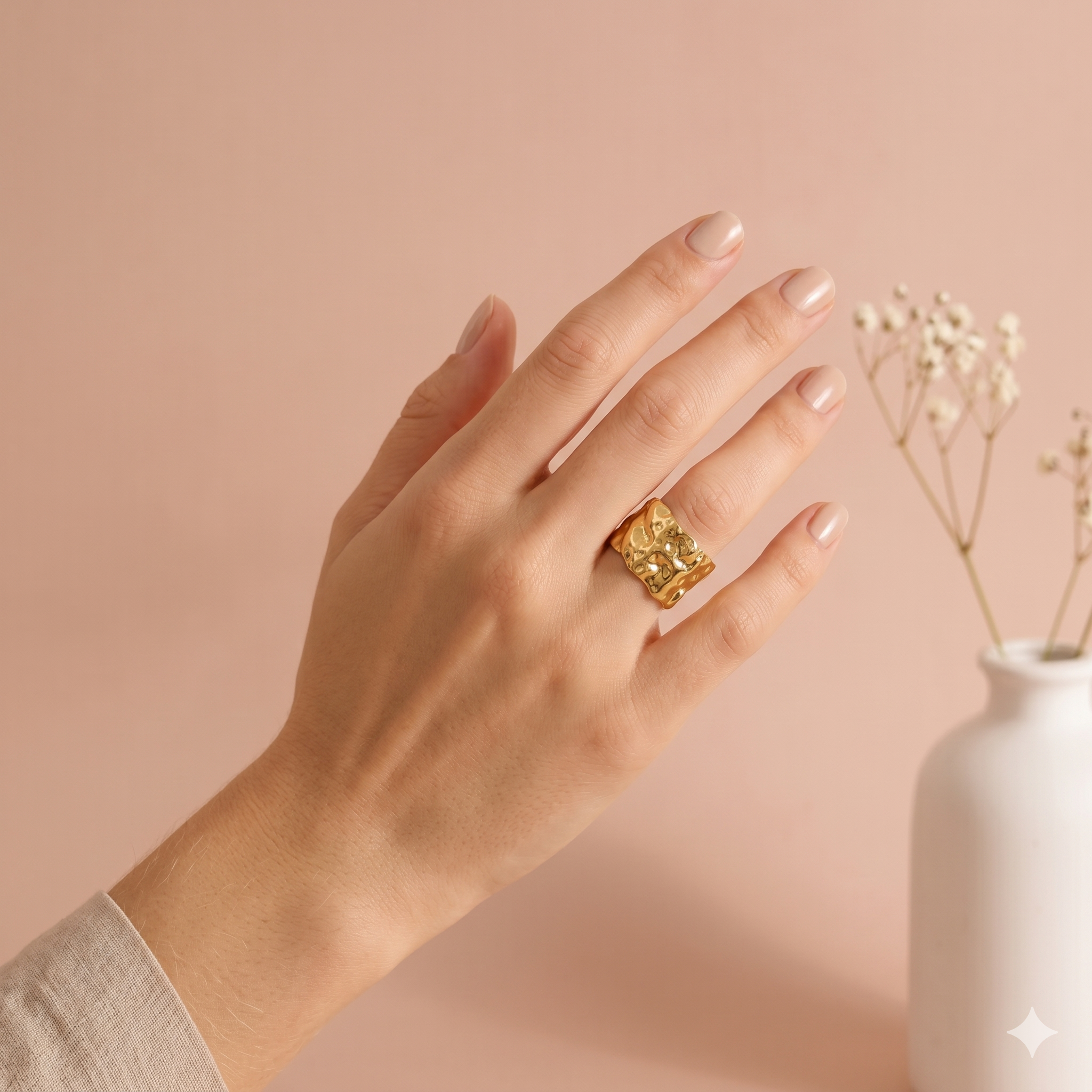 Bague ouverte effet martelé organique