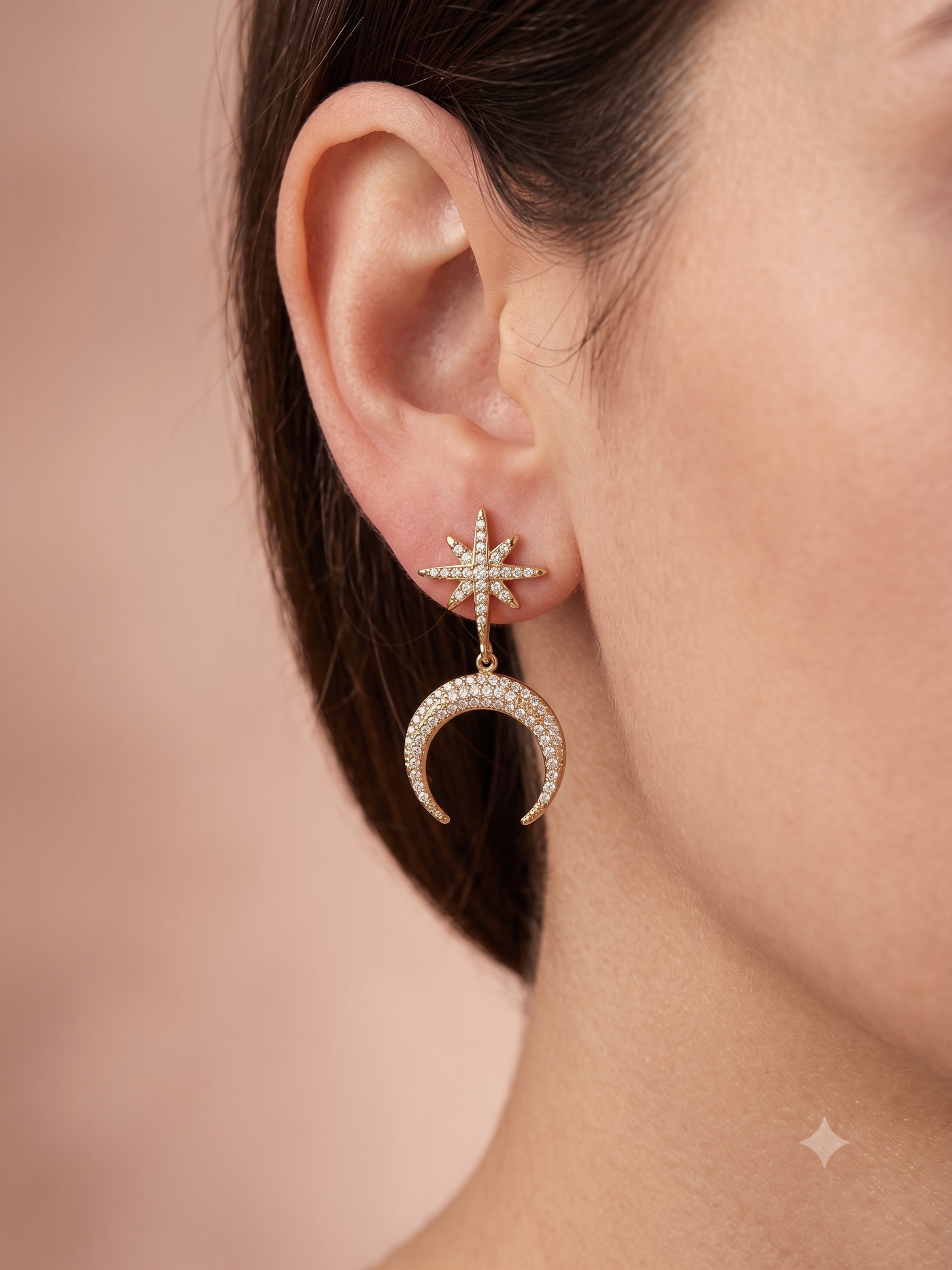 Boucles d'oreilles pendante étoile et lune strassée