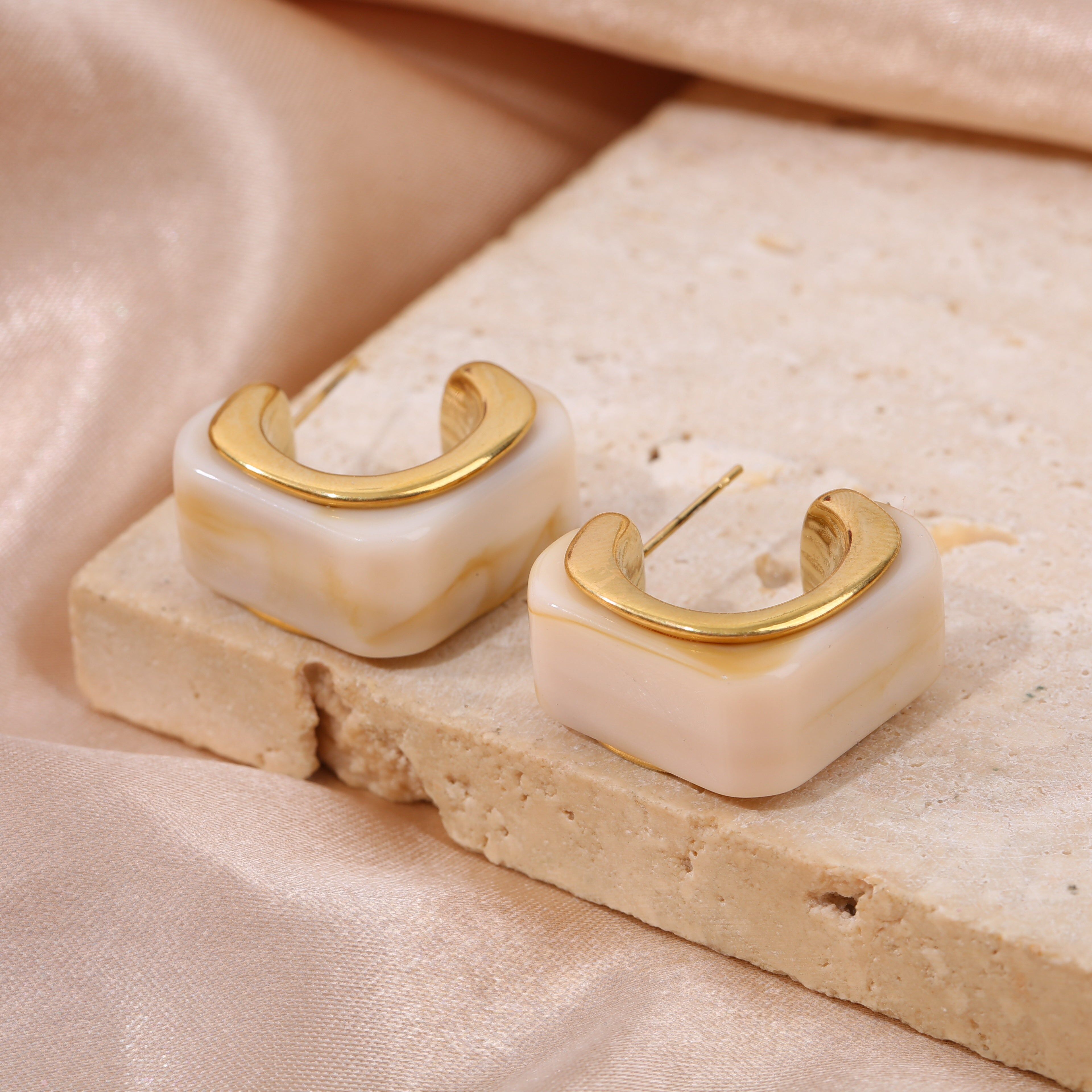 Boucles d'oreilles anneaux résine