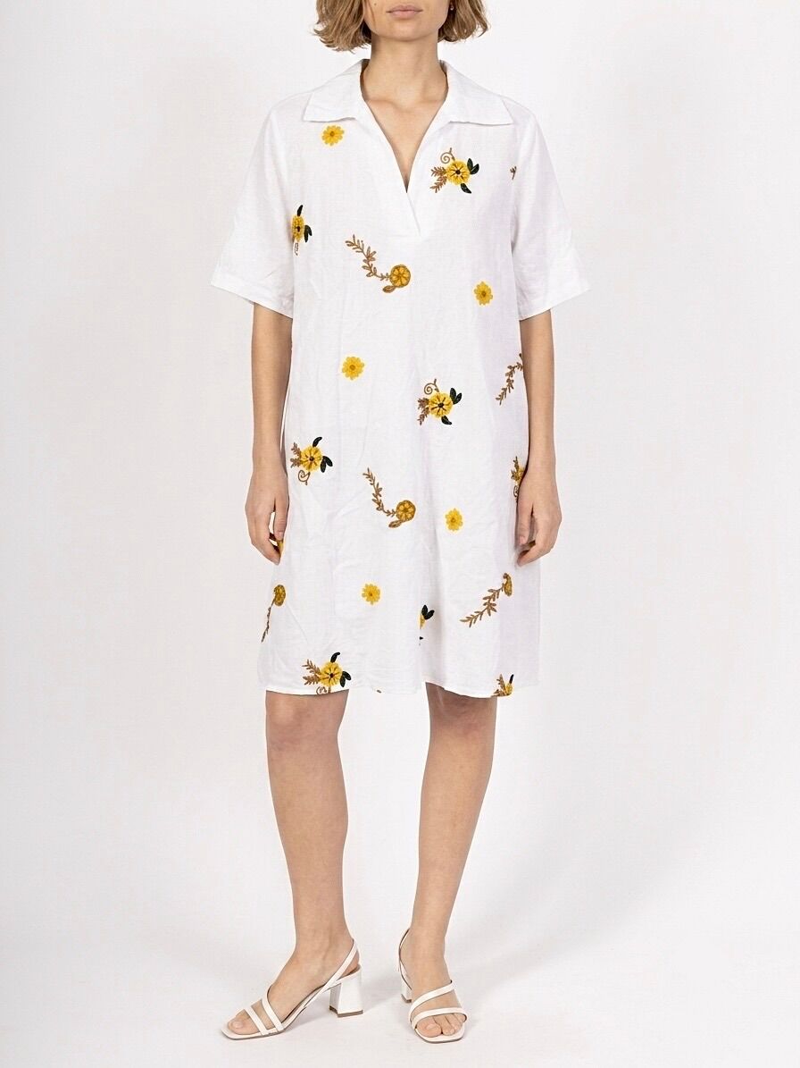 Short-sleeved tunic dress with shirt collar and embroidered floral patterns