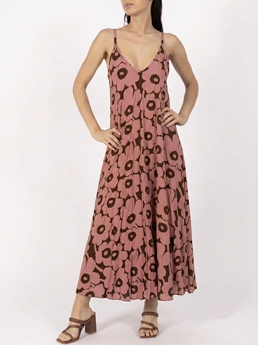 Flowy maxi dress with straps and a V-neck in a floral print