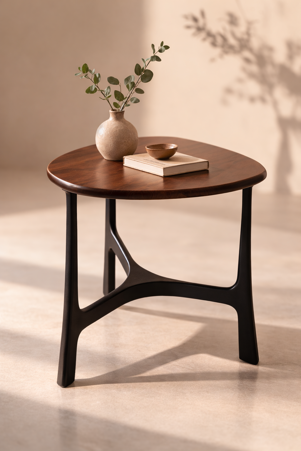 Solace runder Couchtisch – Schwarzes Aluminium & Holz, 58 cm