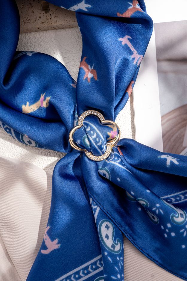 Chic, elegant, and trendy rhodium-plated metal clover scarf buckle