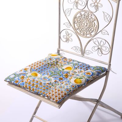Cojín de silla con decoración azul mediterráneo y cítricos con lazos