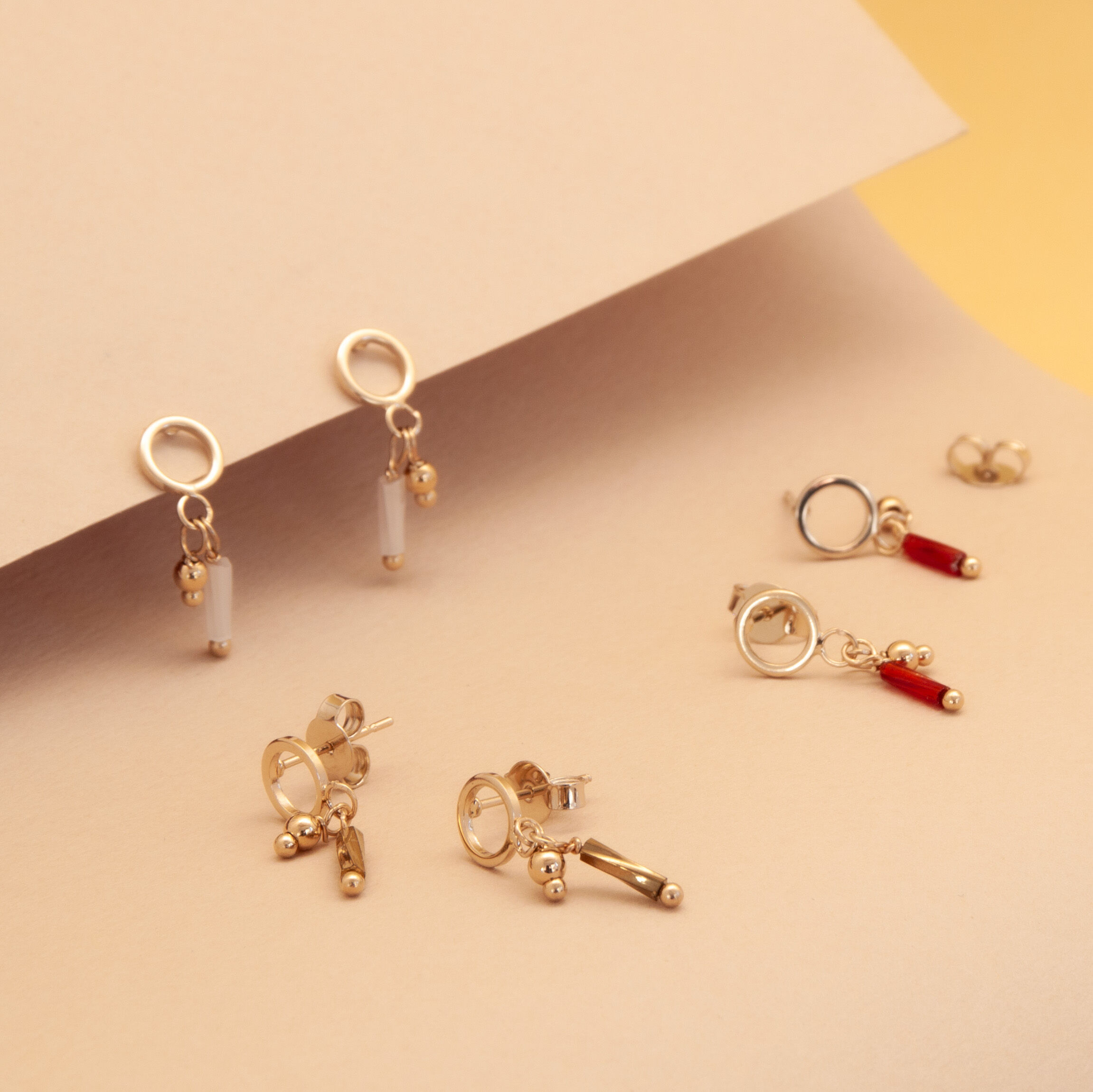 Boucles d'oreilles - clous ESTRELLAS Irisées
