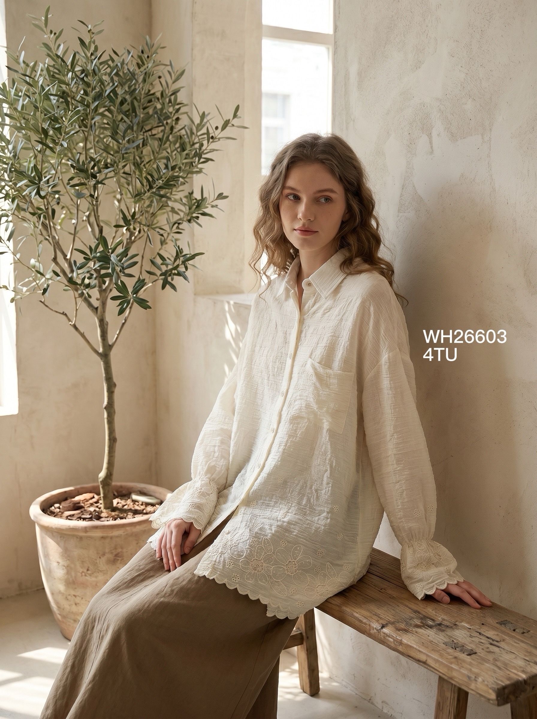 Long shirt with puff sleeves, embroidery, and scalloped trim