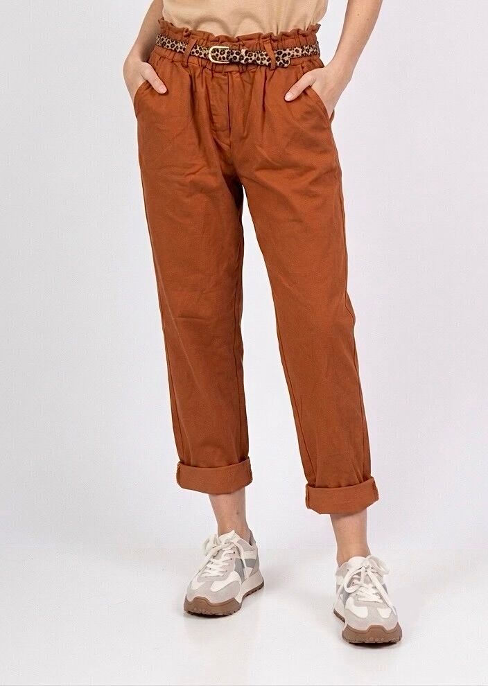 High-waisted tapered chino trousers with a gathered and elasticated waistband, two side pockets, and a removable leopard-print leather belt.