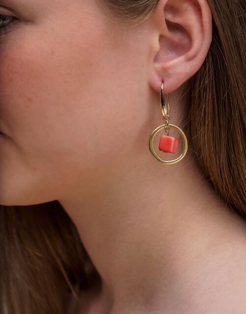 Cubo Brass Hoop Earrings - Coral