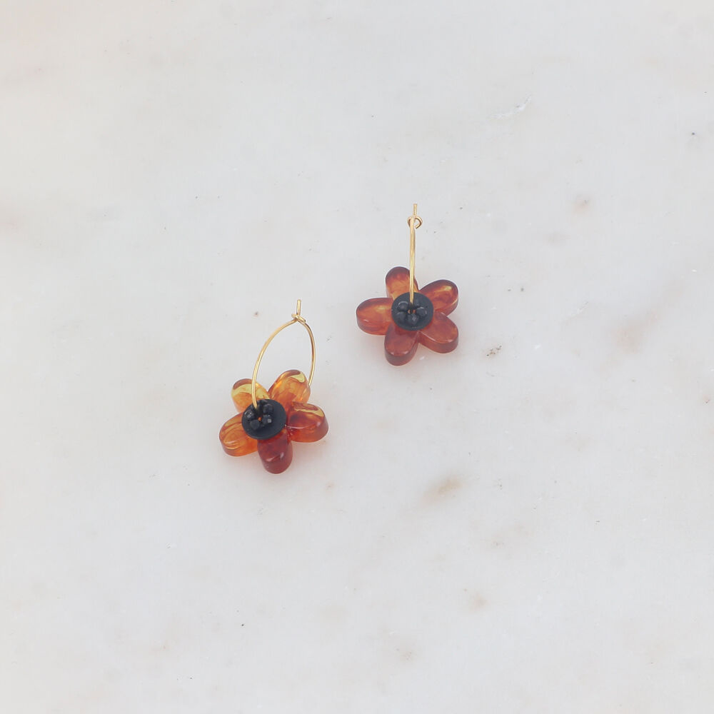 Créoles avec pampille forme fleur en résine, perle Heishi et pâtes de verre