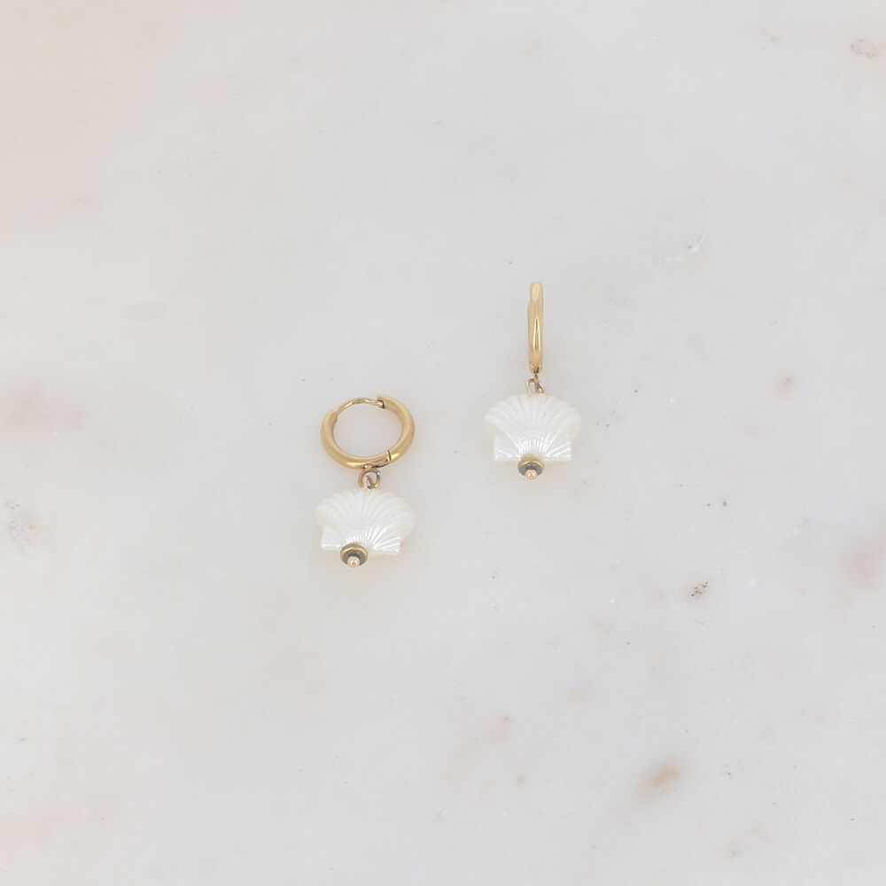 Créoles avec pampille forme coquillage