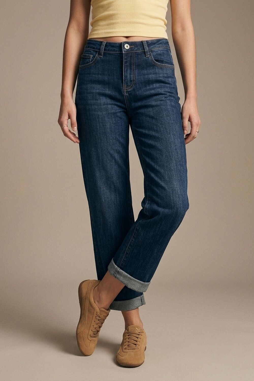 Blue Dark Wash mom jeans with Wide Leg and ankle length