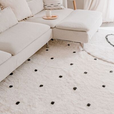 Large woven carpet dots 140 X 200