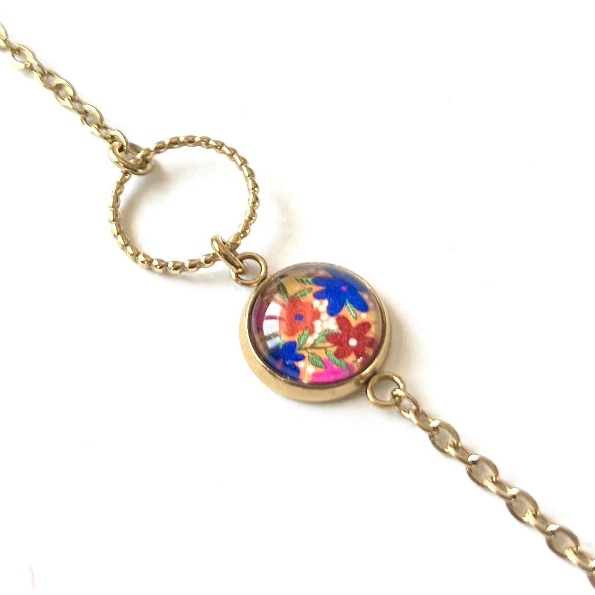 Bracelet fin fleurs multicolores sur fond jaune, anneau ciselé, finition dorée ou argentée