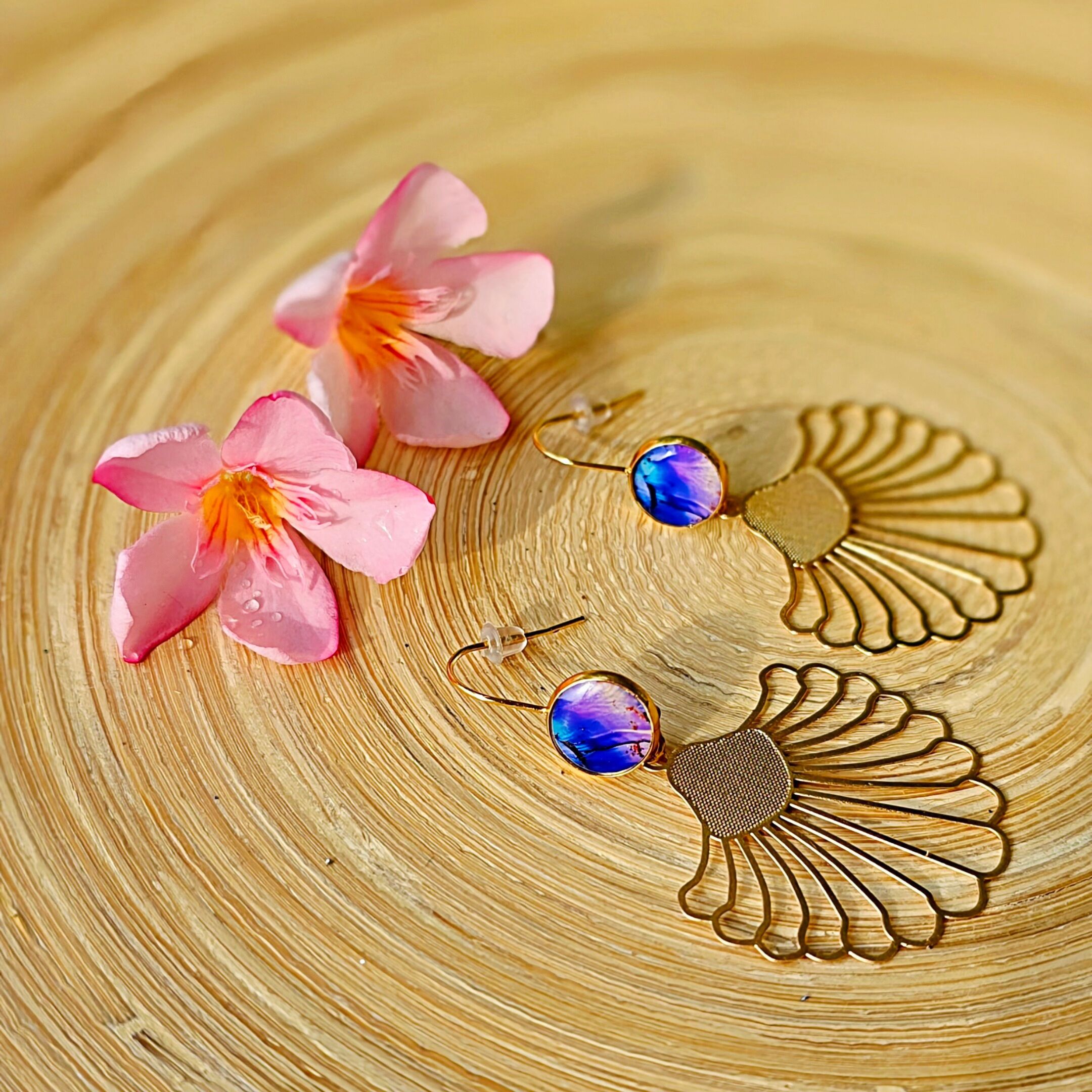 Stainless steel earrings with gold-plated brass and resin design, pearlescent resin pattern. Mother's Day Gift for Mom, Christmas Gift for Teacher