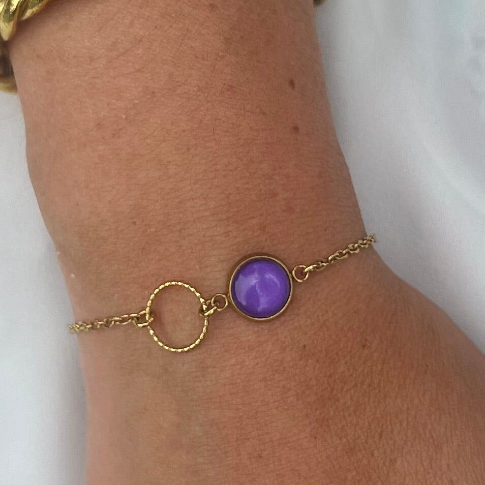 Bracelet fin violet, anneau ciselé, finition dorée ou argentée