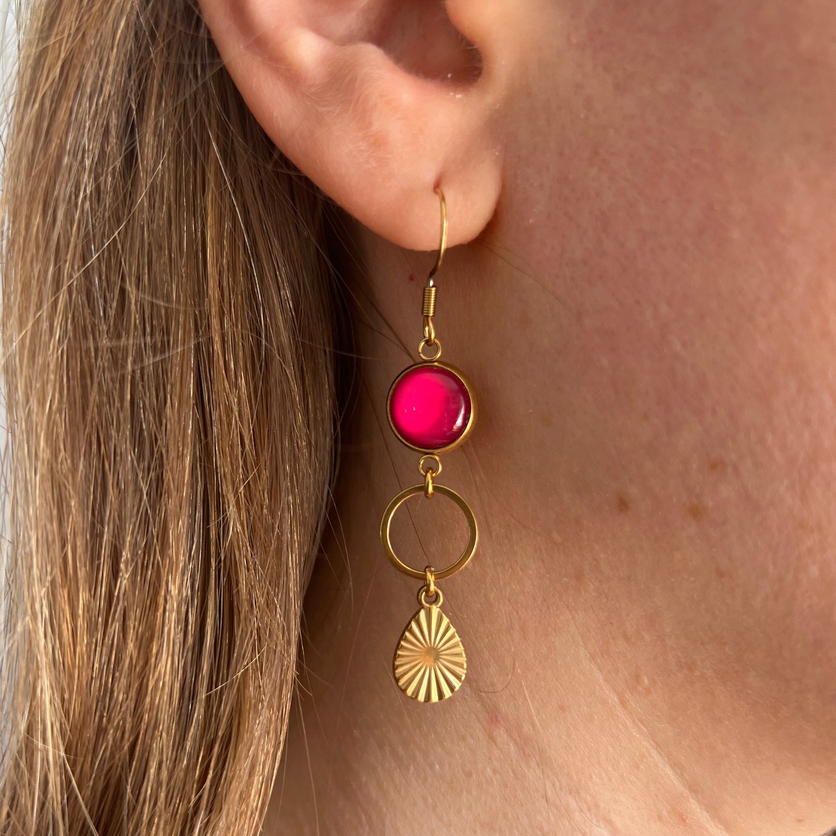 Boucles d'oreilles asymétriques fines roses