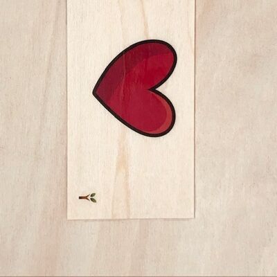 Tarjeta de madera corazón rojo