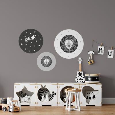Wall circles lion in black and white