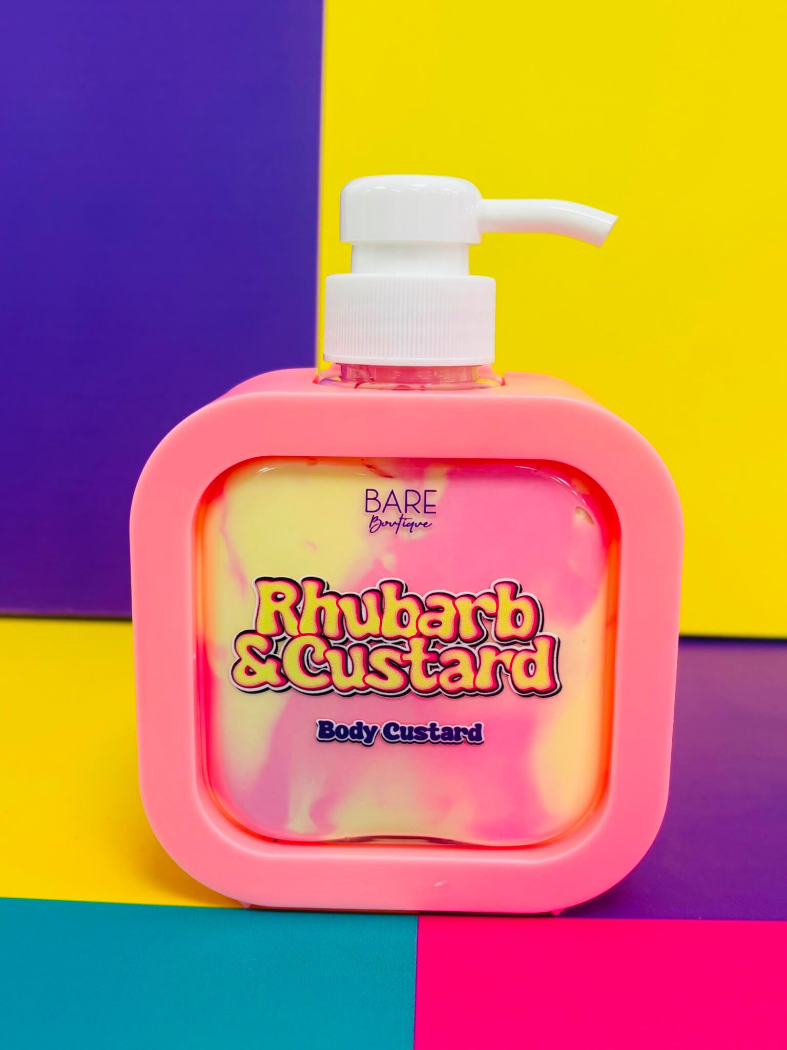 Crema corporal de 300 ml con aroma a ruibarbo y crema pastelera.