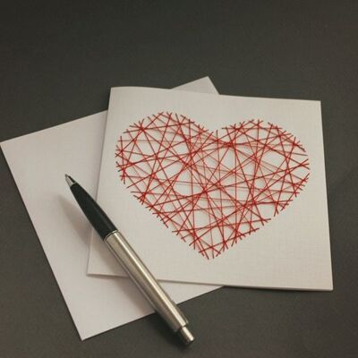 Biglietto a forma di cuore con filettatura quadrata fatta a mano