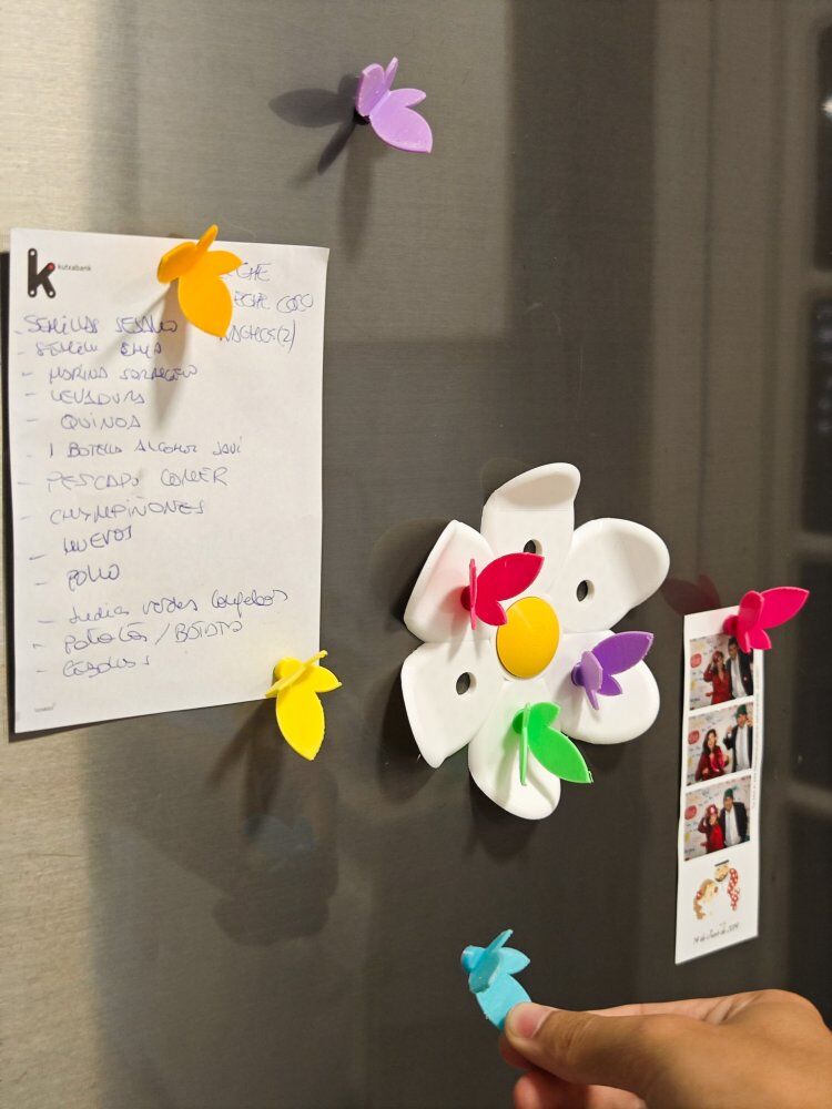 Butterfly Fridge Magnets with a floral stand – set of 12 pcs (mix of colours)