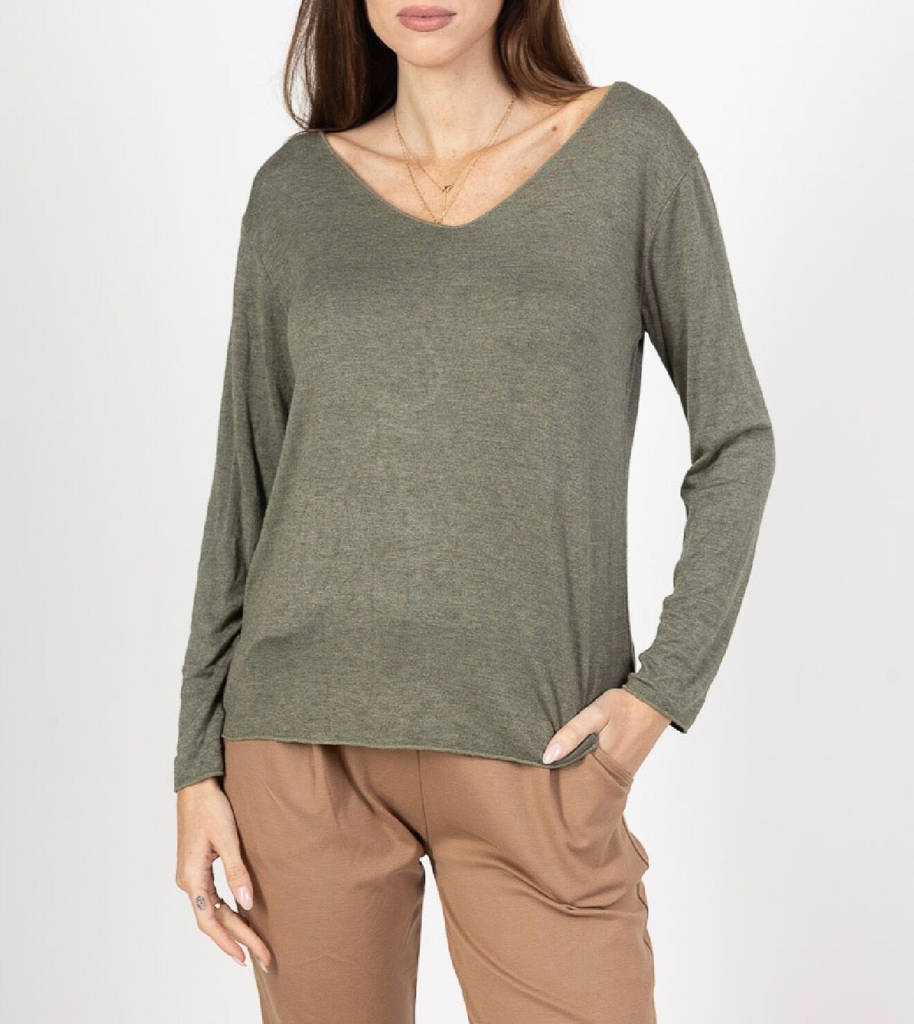 Top maille fine manches longues col V à la finition simple