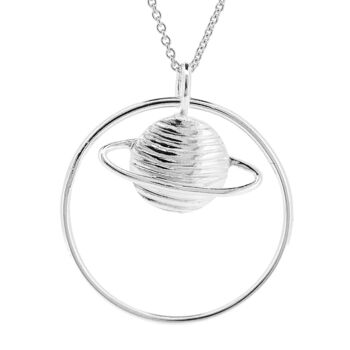 Pendentif Planète Saturne Chaton avec Chaîne Trace et Boîte de Présentation (K-P1002-S+N301+BOX) 1