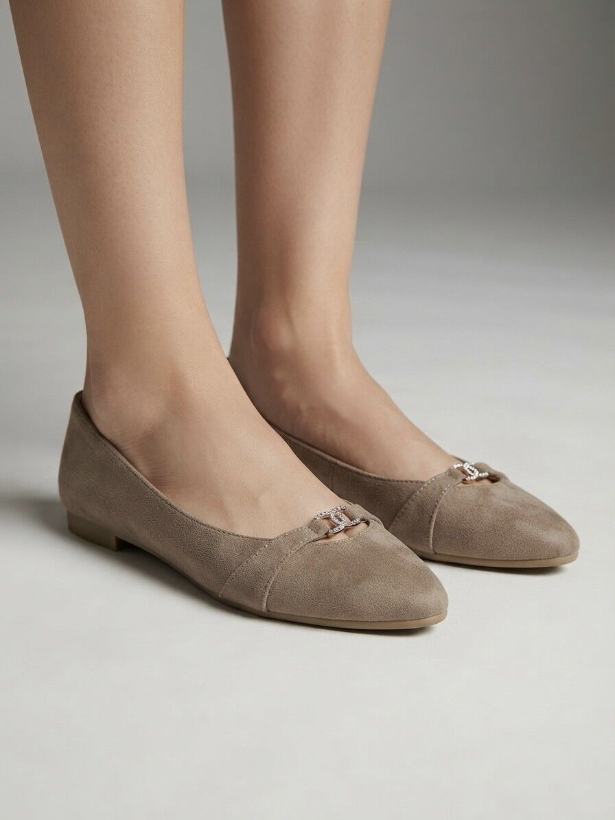 BASIC SUEDE BALLERINA WITH STRAP AND JEWELRY