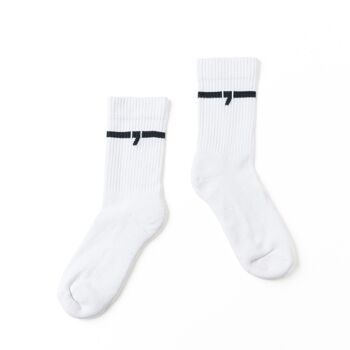 Les chaussettes de sport blanches et noires 2