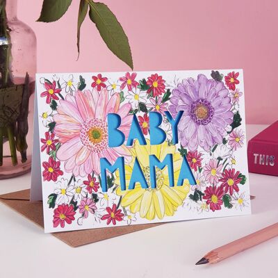 Tarjeta del Día de la Madre cortada en papel de Baby Mama'