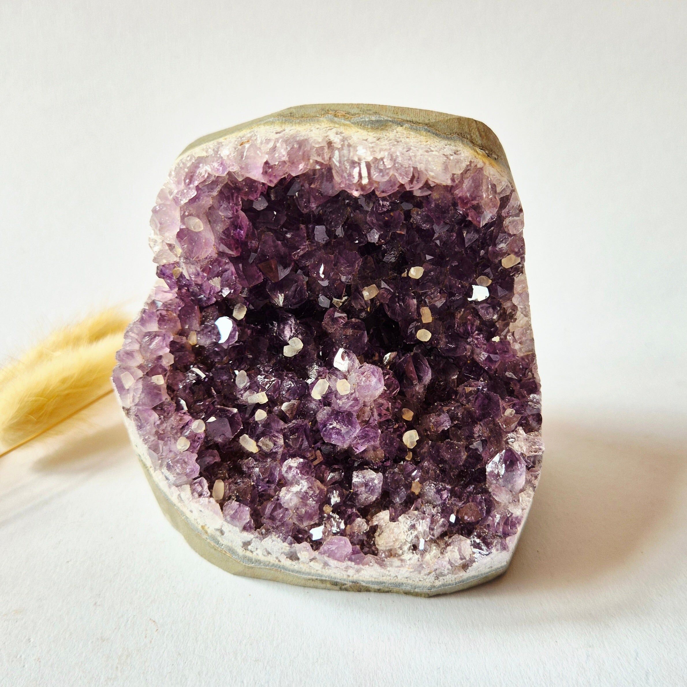 Natuurlijke Amethist Geode 1036g – Diep Paarse Kristallen | Uniek Exemplaar uit Uruguay