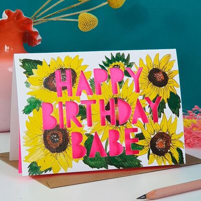 Tarjeta de cumpleaños cortada en papel de Happy Birthday Babe