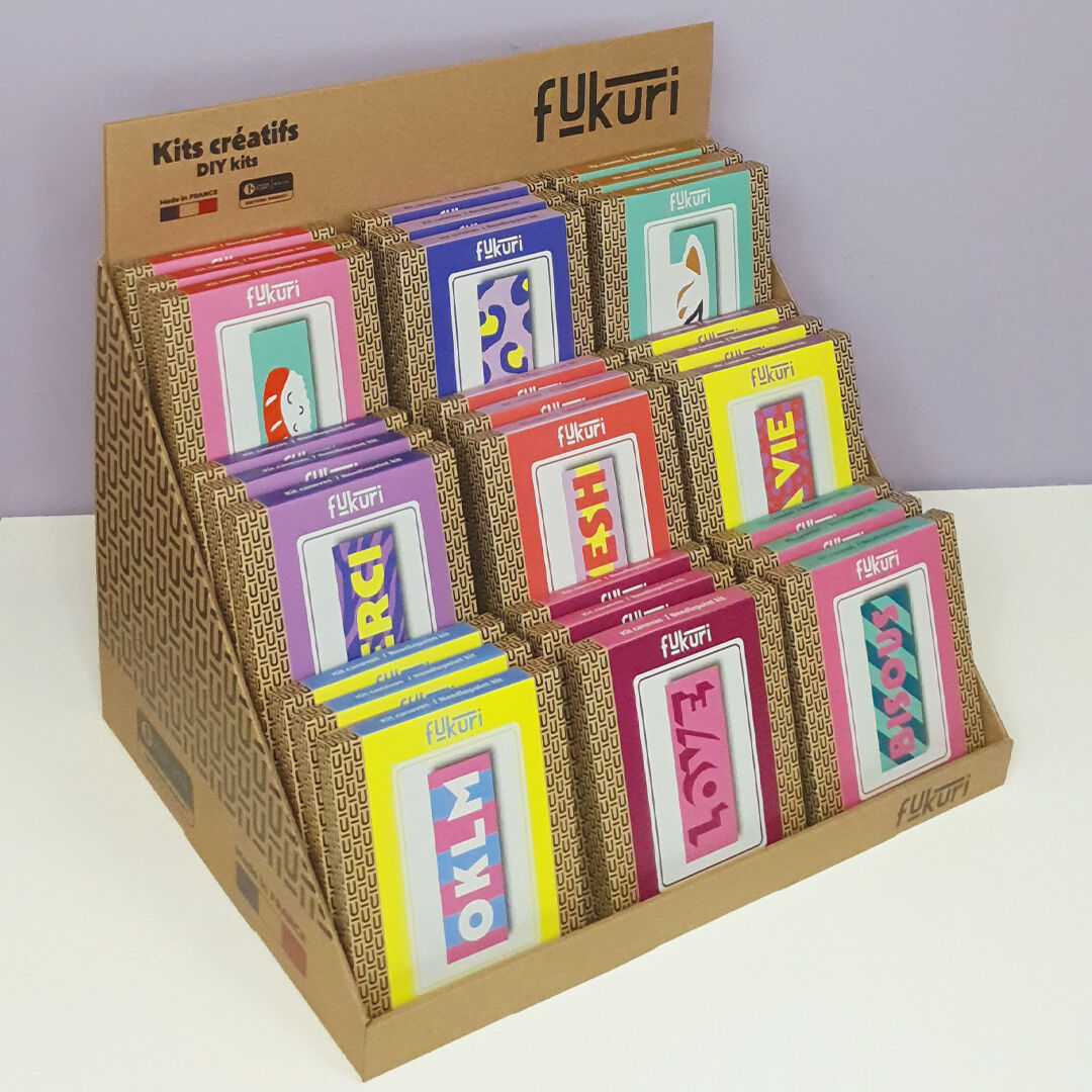Présentoir + Pack implantation 27 kits DIY Canevas marque-page