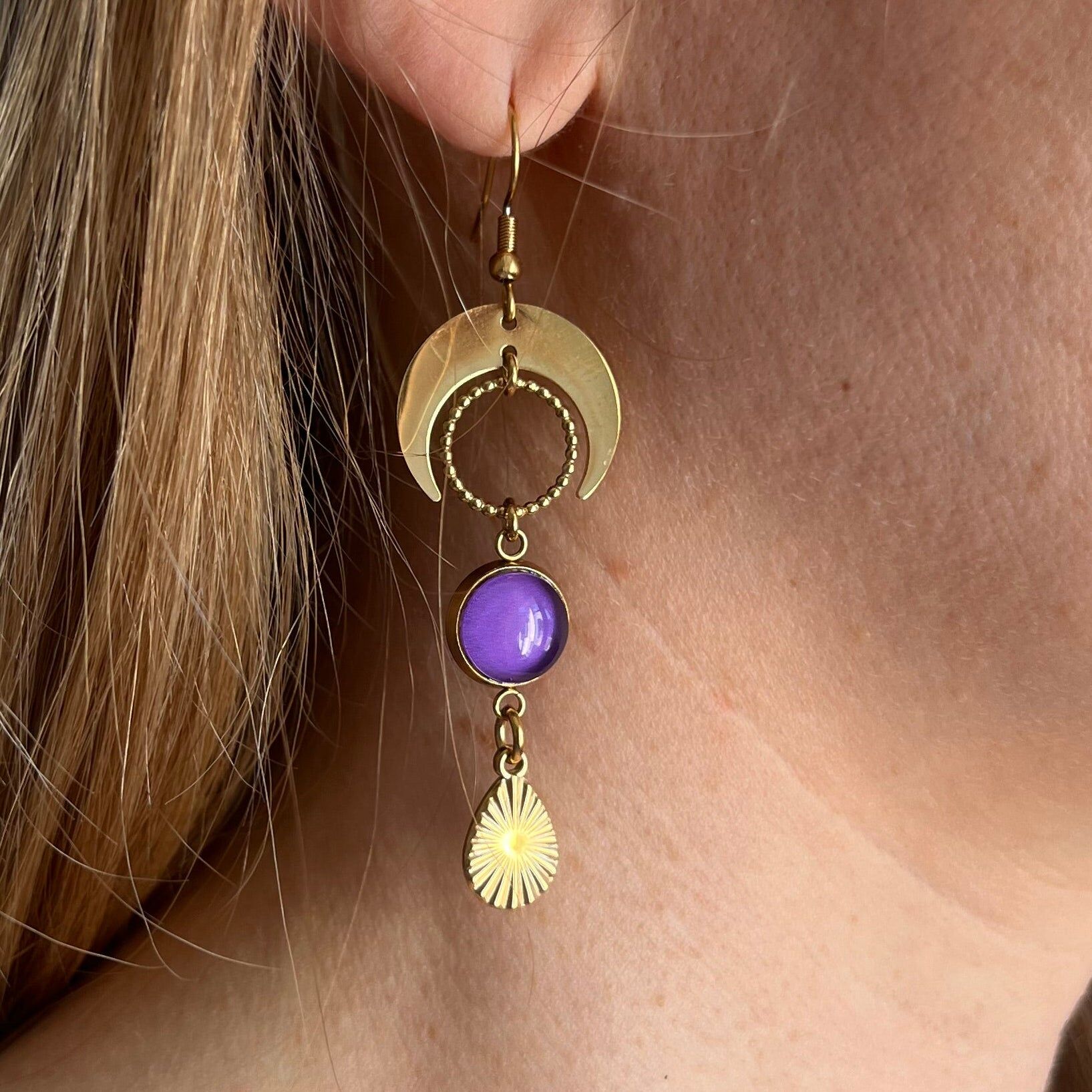 Boucles d'oreilles asymétriques lunes violettes