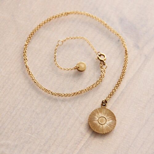 Fine stainless steel chain with round fantasy charm