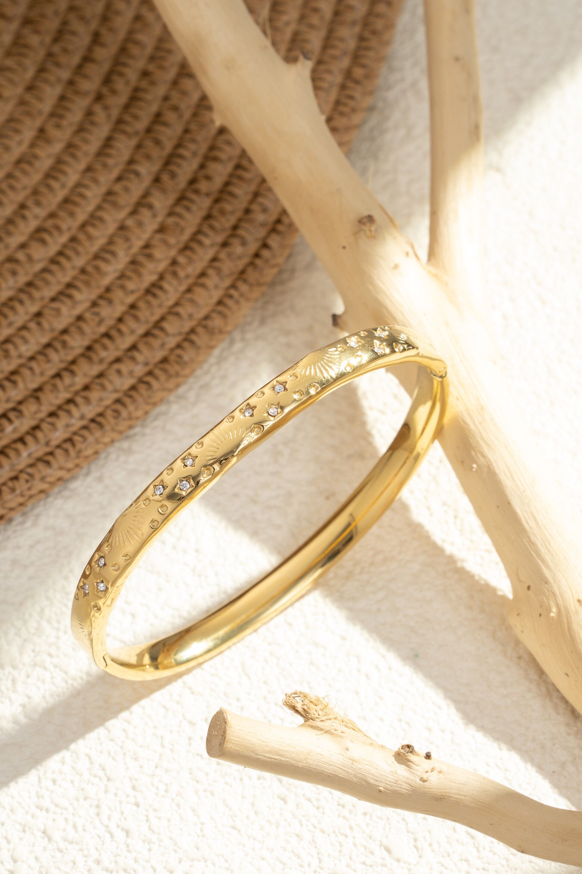 Funkelndes Sternarmband aus zartem, elegantem und trendigem, goldplattiertem Edelstahl für Damen, leuchtender Schmuck