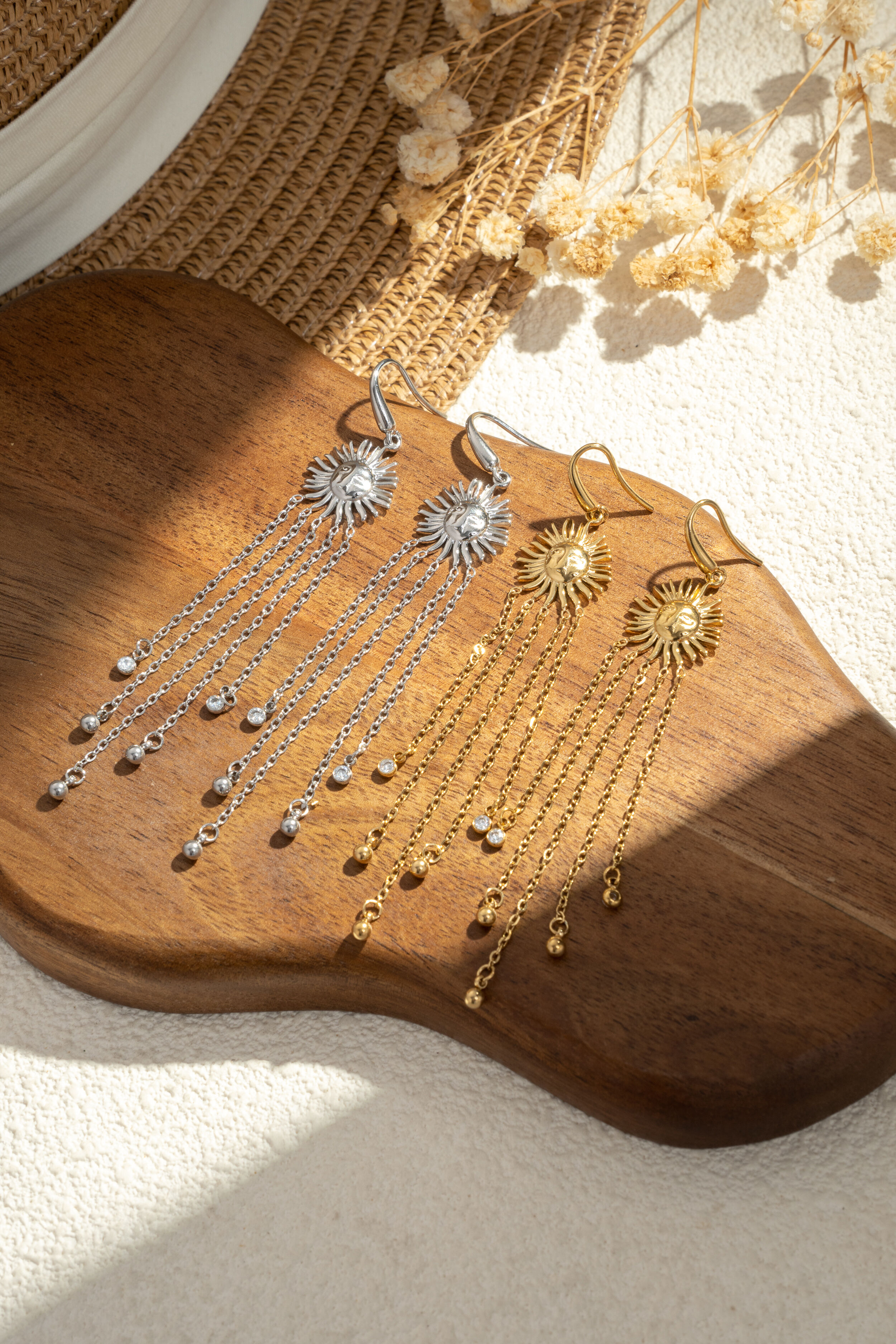 Set aus 2 Sonnenohrringen mit Gold- und Silberkettendetails im Bohème-Stil