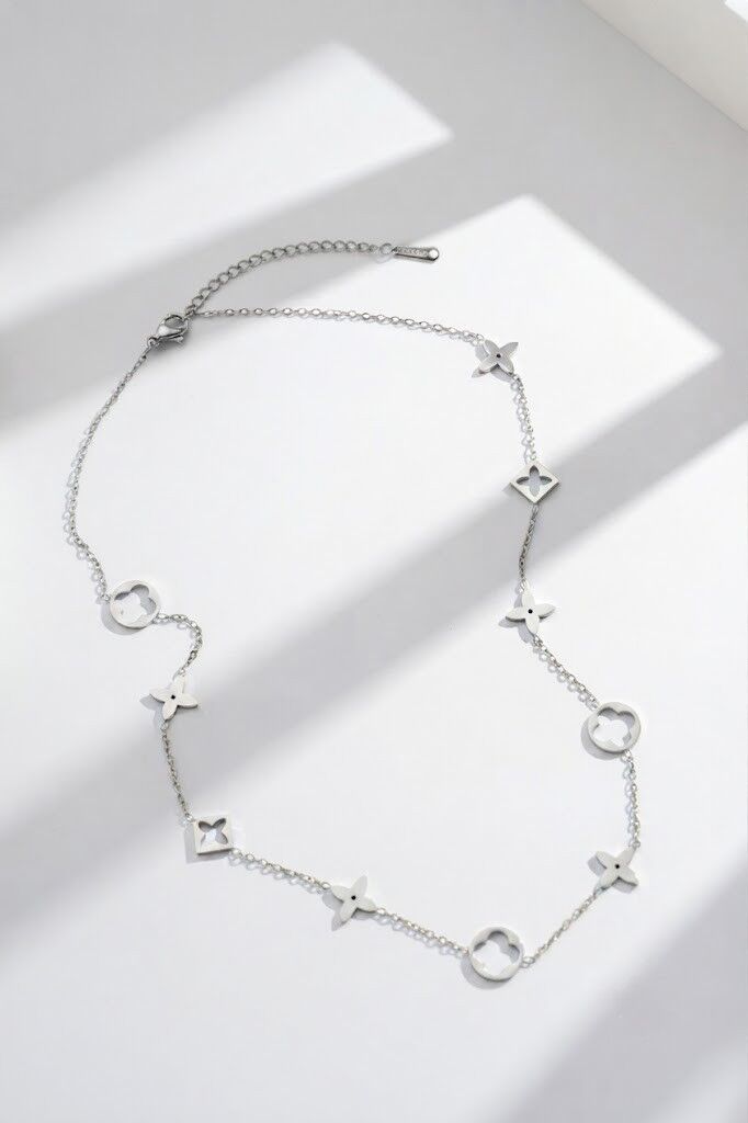 Stahlkette mit geometrischen Durchbruchmustern, rundem Stern, minimalistisch, zart, schick, Gold und Silber