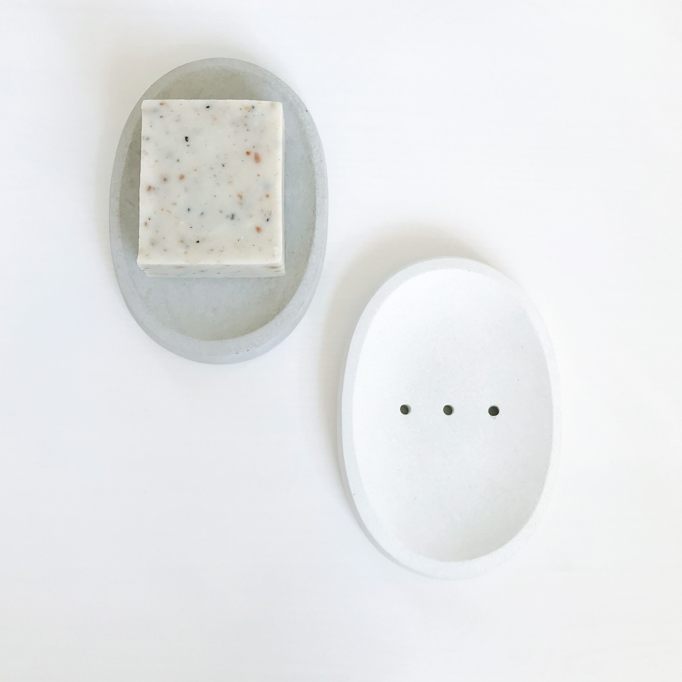 Concrete oval soap dish (grey)