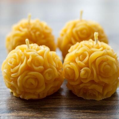 4 small Solid Beeswax Rose Tealight candles (4 cm x 4 cm)